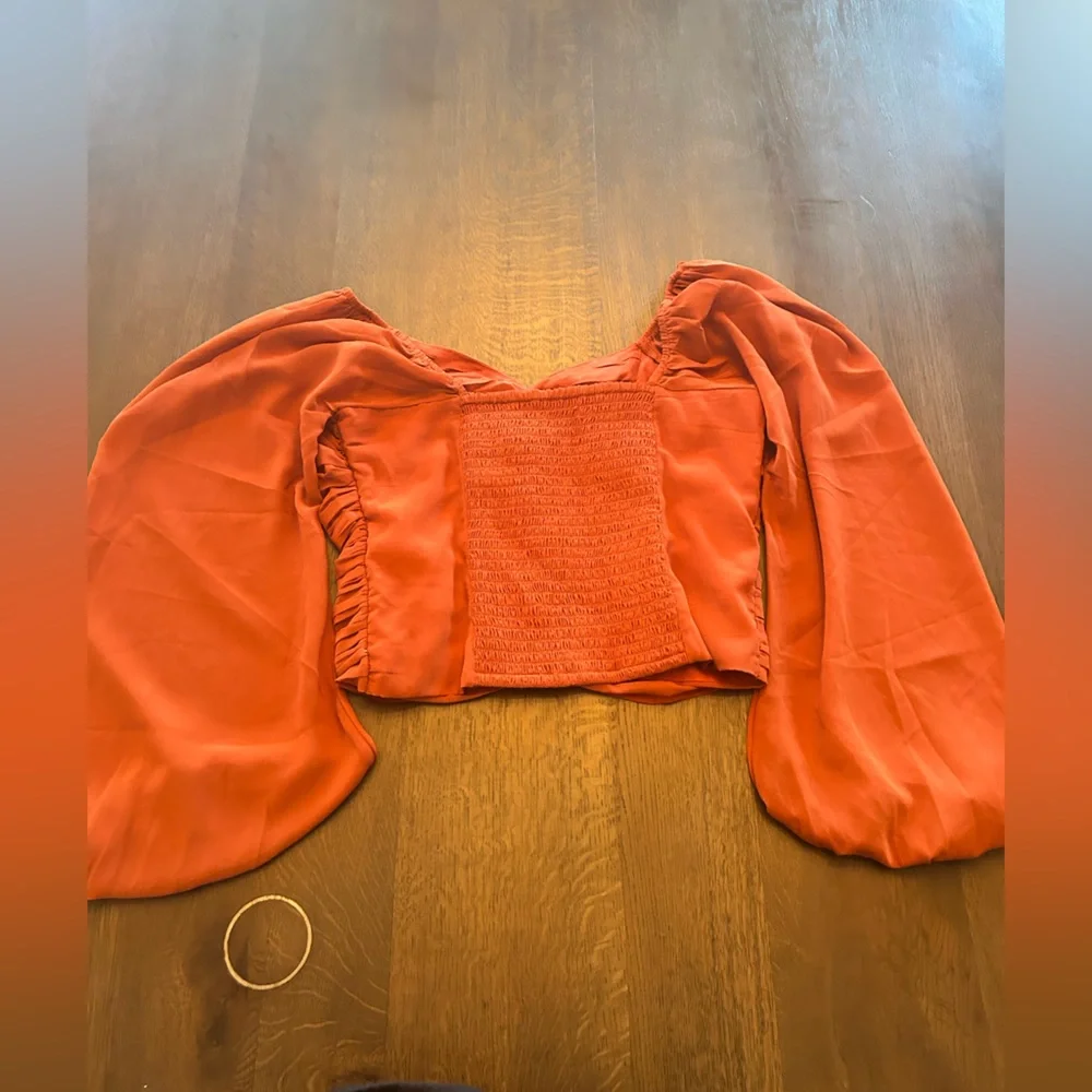 Abercrombie & Fitch NWT rust balloon sleeve shirred front smocked back